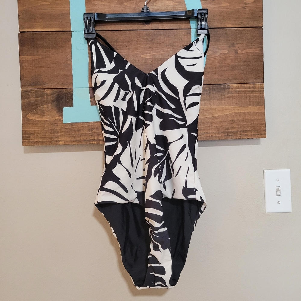 Cupshe Black and White One Piece Swimsuit Size Small